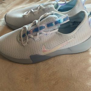 Woman’s Nike sneakers sz.8